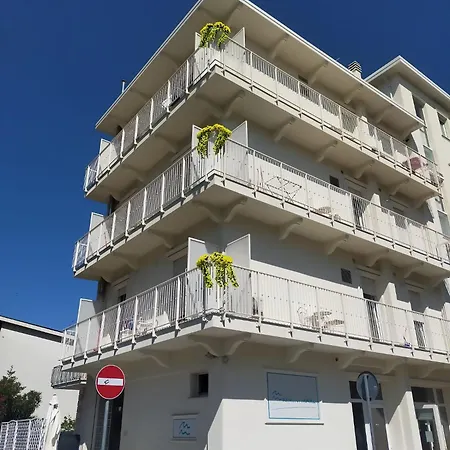 Mare Aparthotel 2*